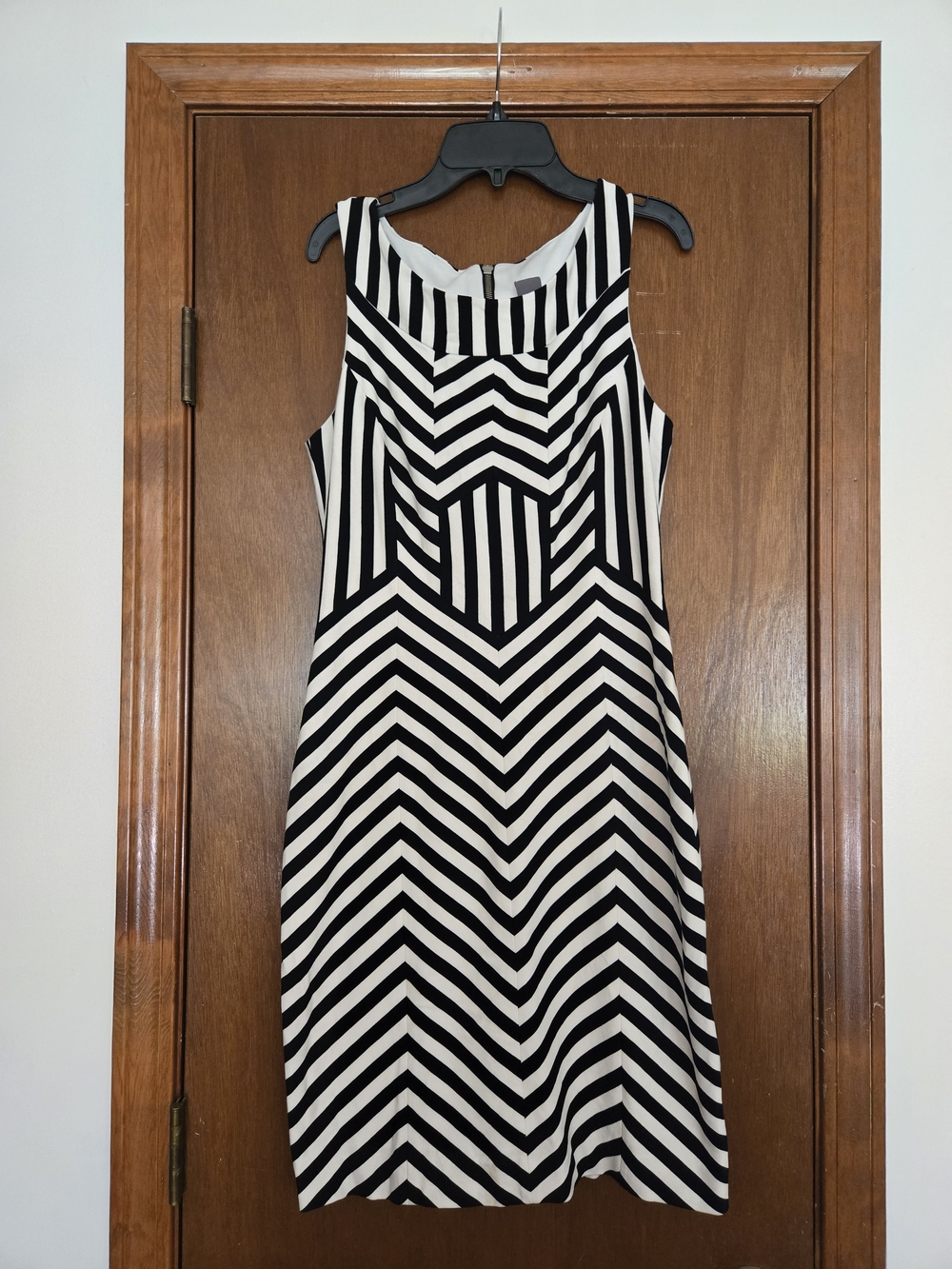 Vera Wang B&W Geometric Chevron Stripe Sheath Dress 6
